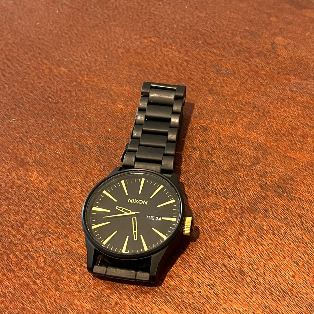 Nixon Sentry Stainless Steel Black and Gold